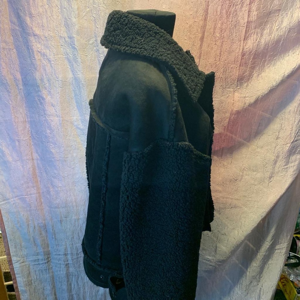Forever 21 black faux fur and‎ suede jacket - Picture 3 of 5